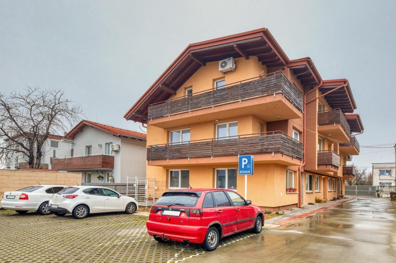 Cutie Apartment Bratislava Bagian luar foto