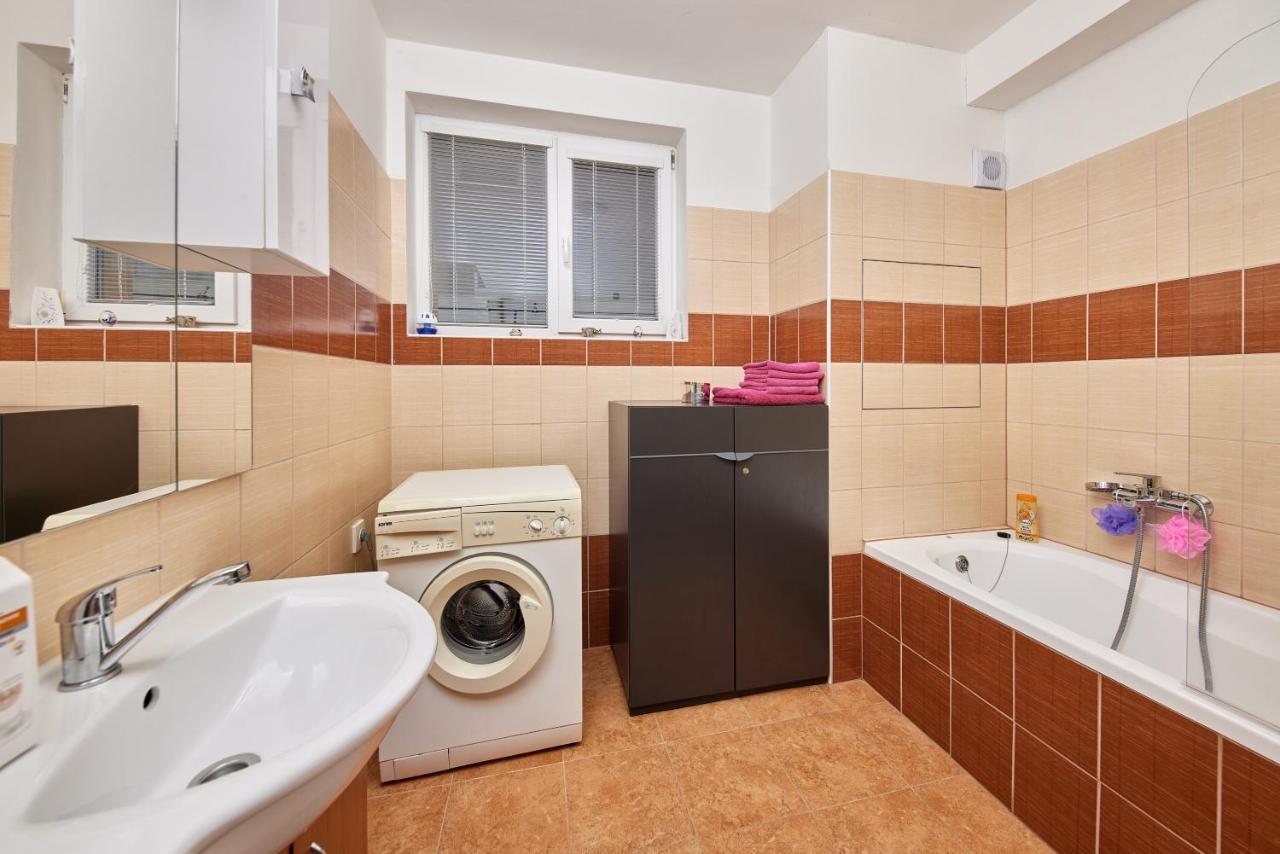 Cutie Apartment Bratislava Bagian luar foto