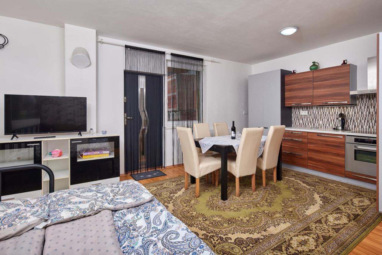 Cutie Apartment Bratislava Bagian luar foto