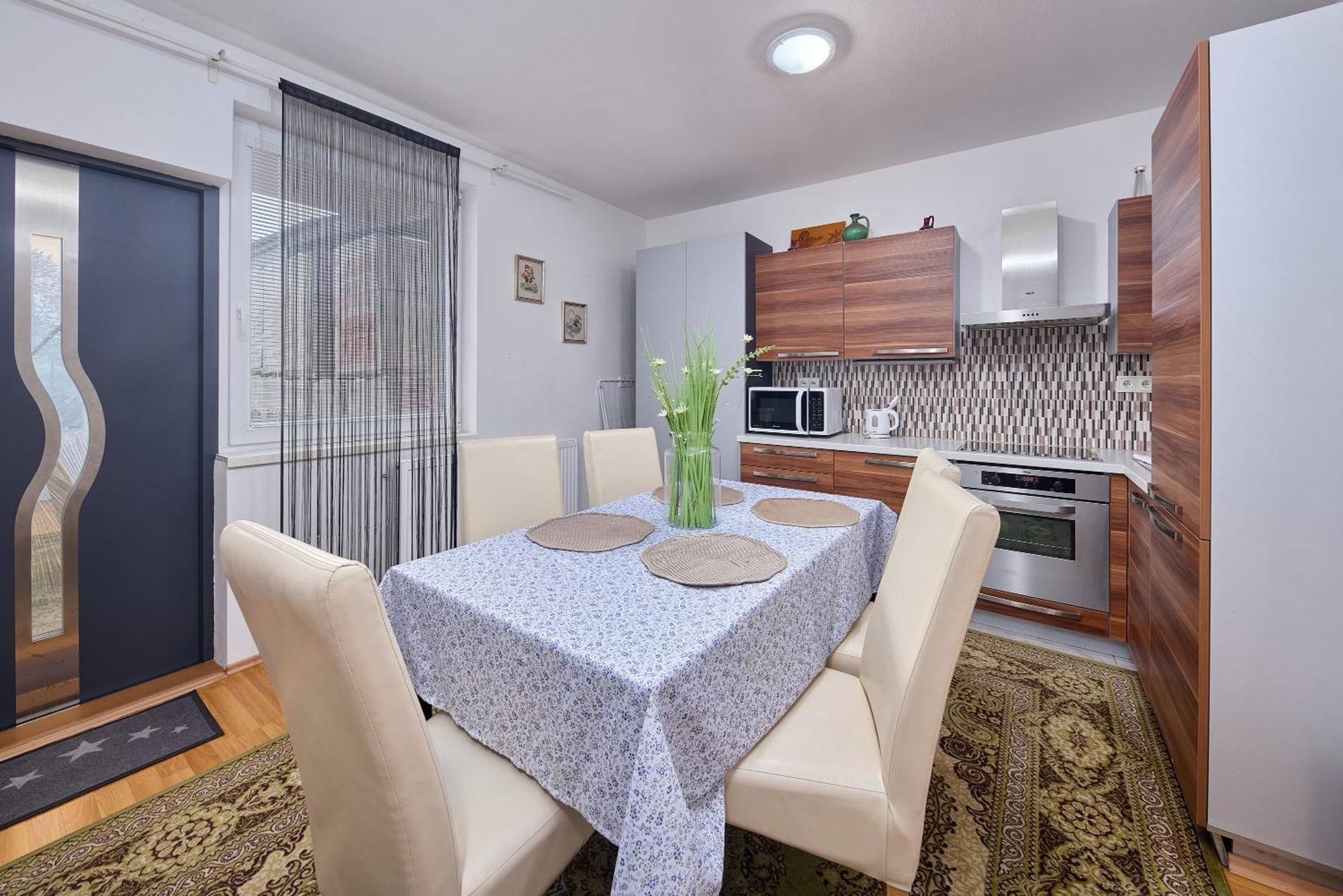 Cutie Apartment Bratislava Bagian luar foto